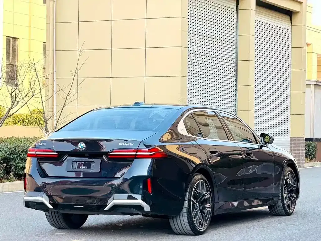 BMW 5 Series — фото 5