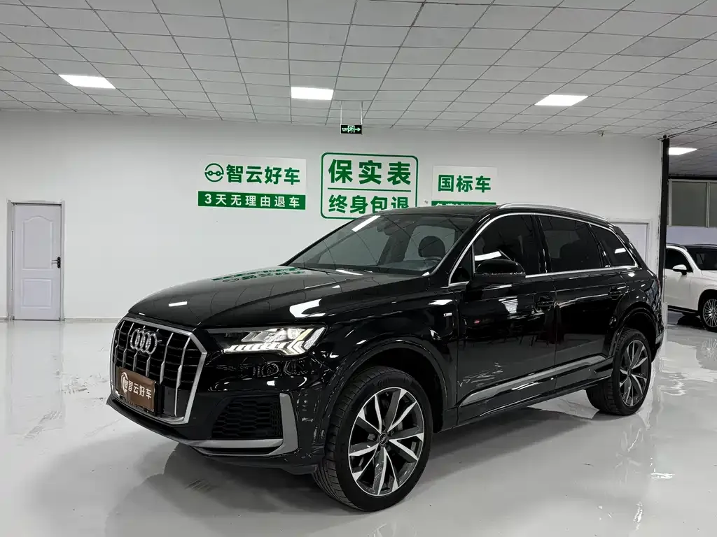Audi Q7 — фото 1