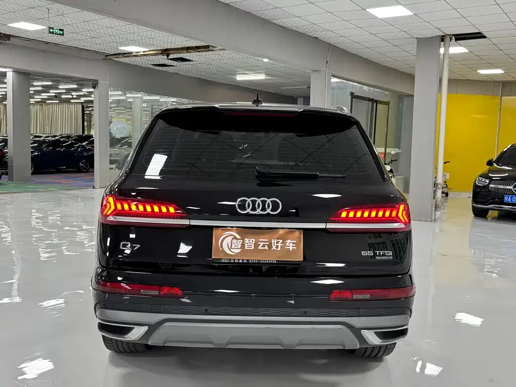Audi Q7 — фото 10