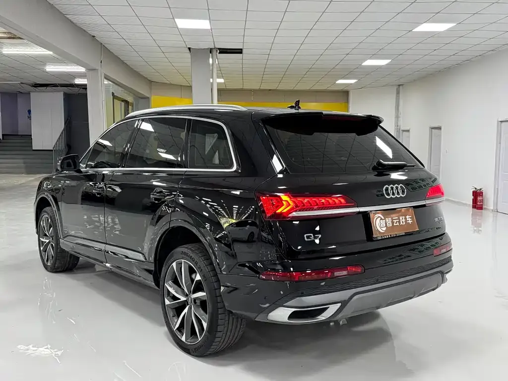 Audi Q7 — фото 6