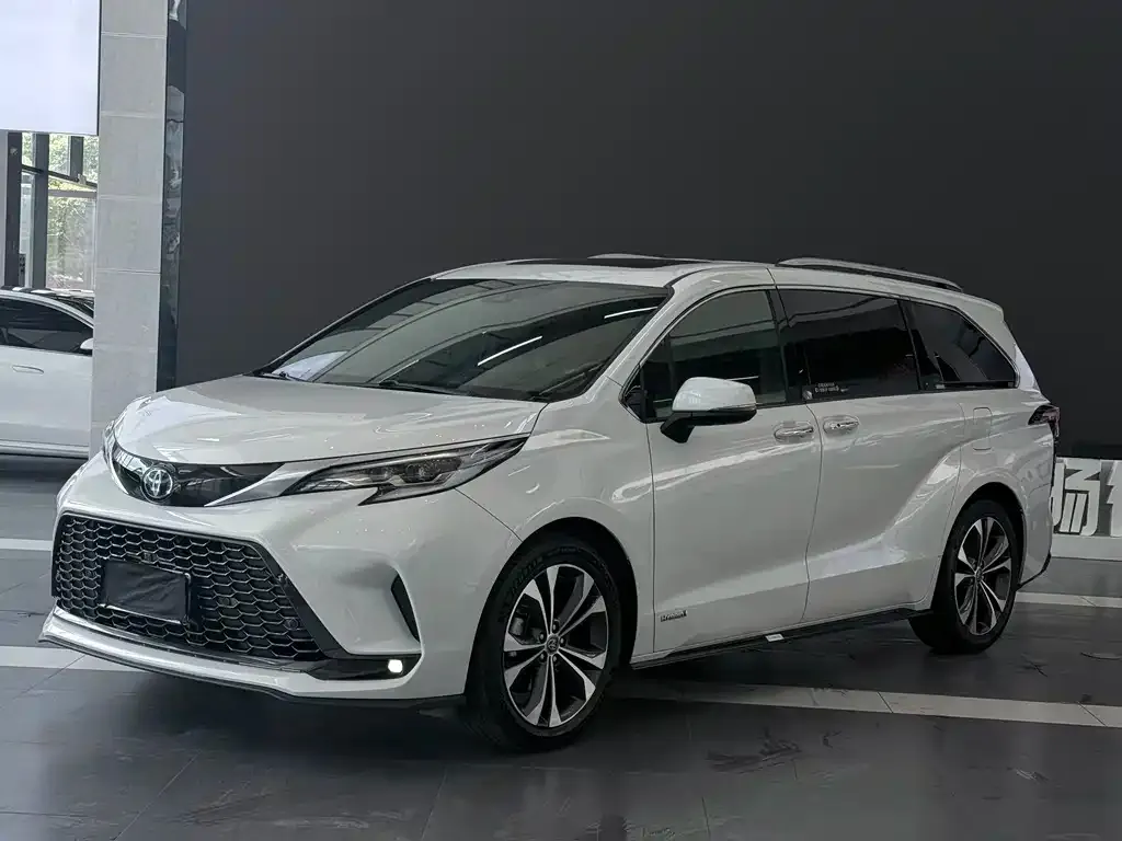 Toyota Granvia — фото 1