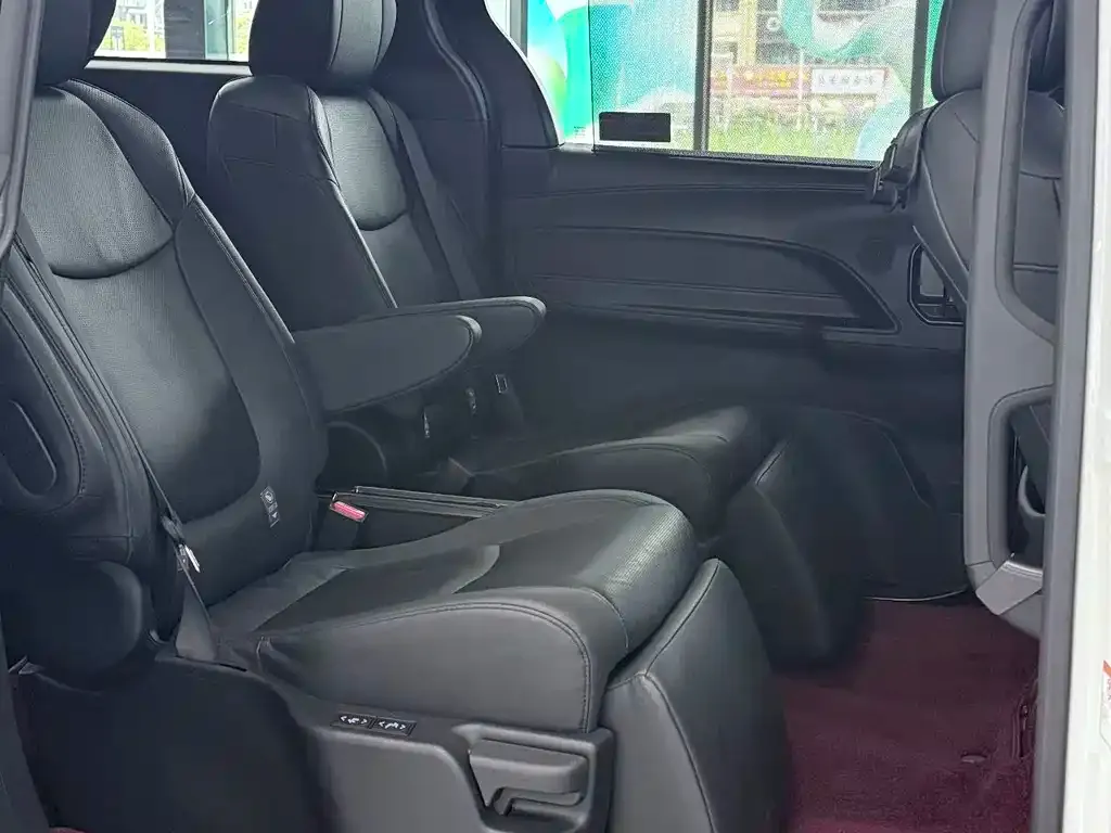 Toyota Granvia — фото 7
