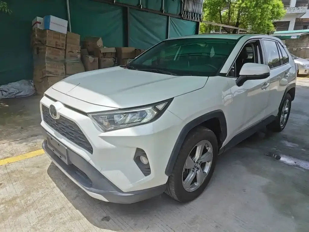 Toyota RAV4 — фото 9