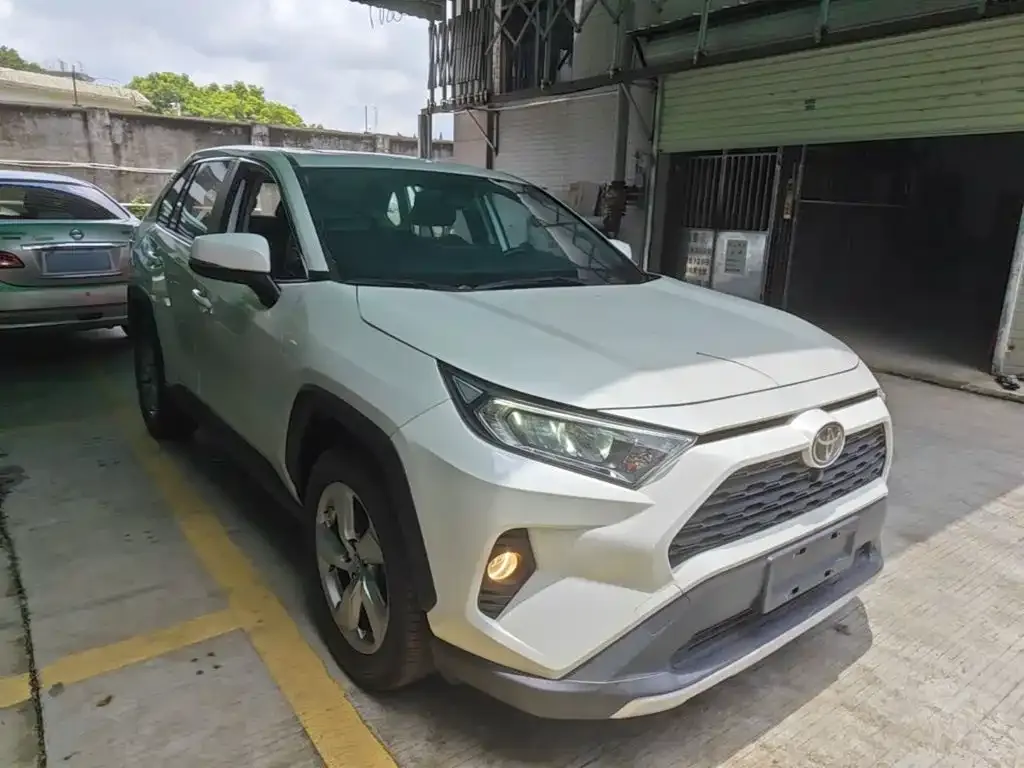 Toyota RAV4 — фото 6