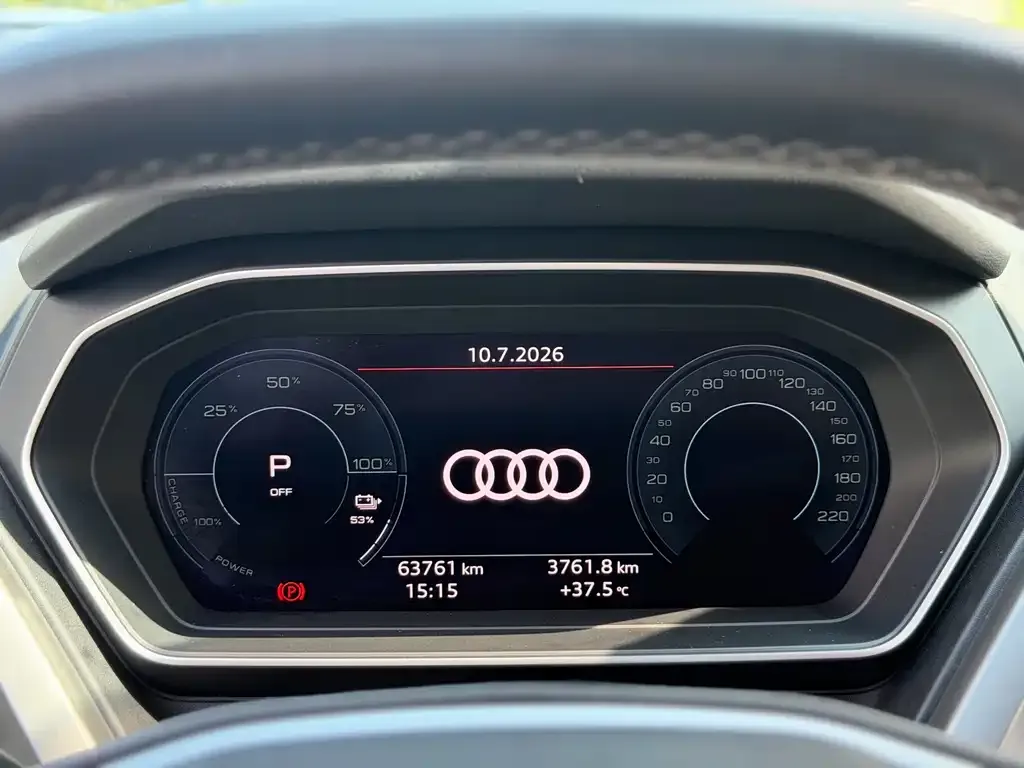 Audi Q4 e-tron — фото 2