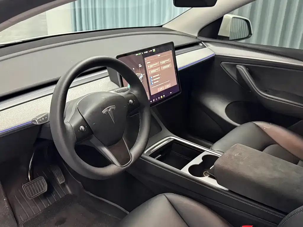 Tesla Model Y — фото 7