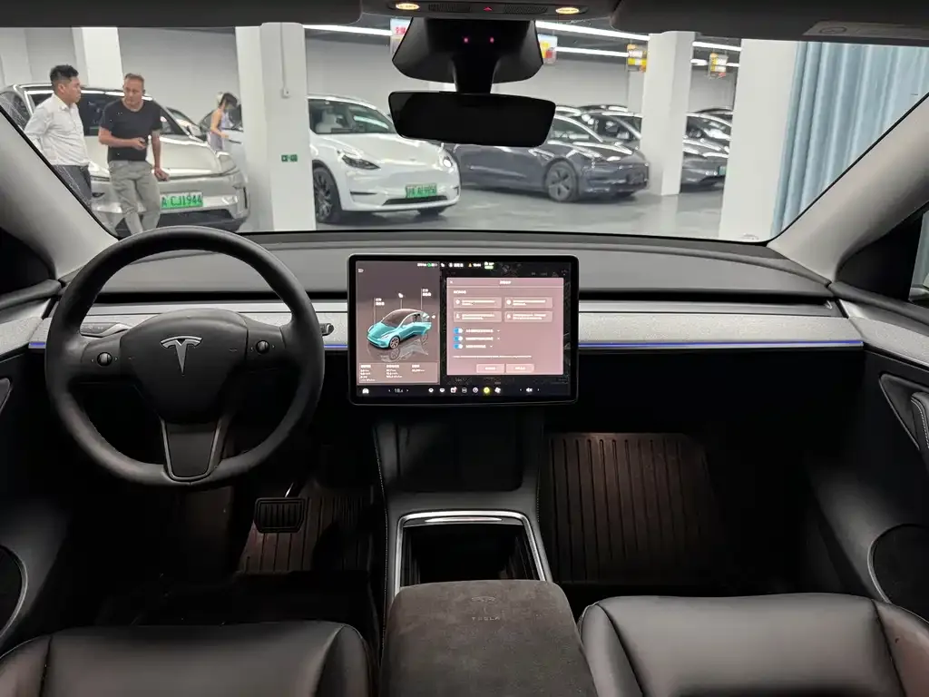 Tesla Model Y — фото 5
