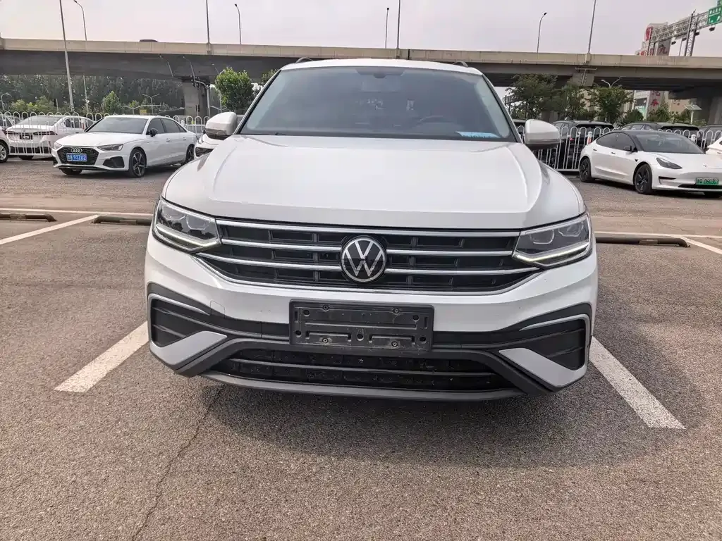 Volkswagen Tiguan L — фото 6