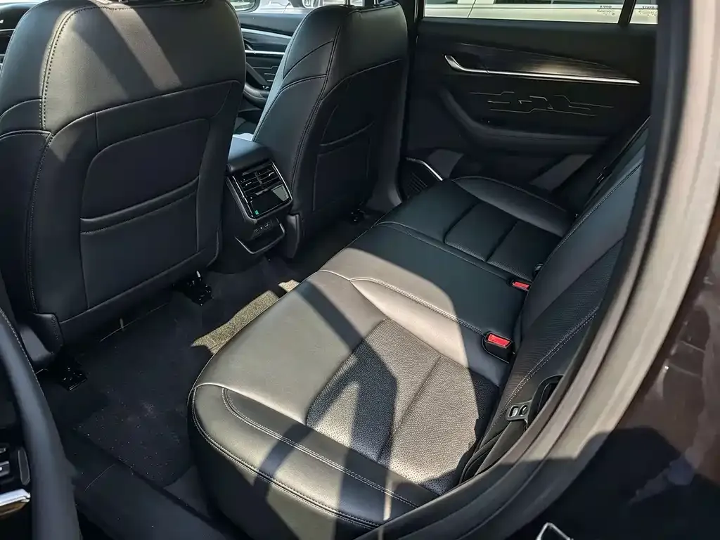 Geely Xingyue L 2024 из CN, фото 2