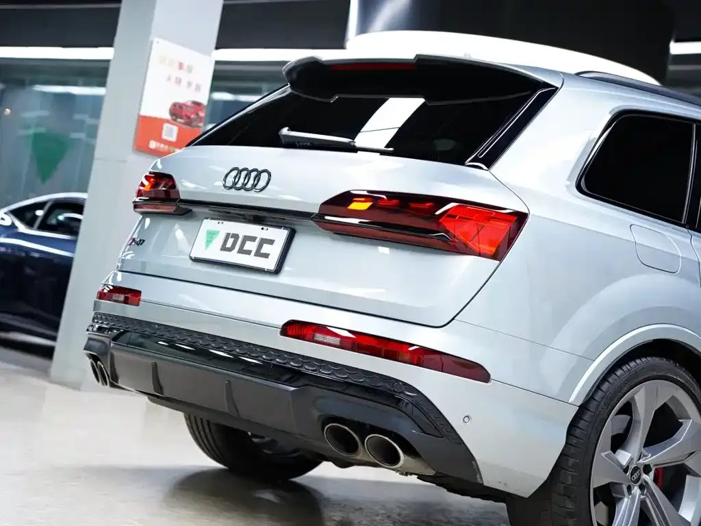Audi SQ7 2024 из CN, фото 8