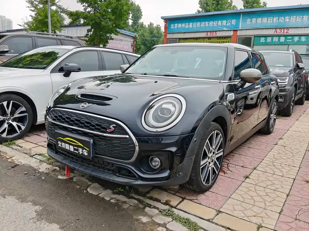 MINI Clubman — фото 1