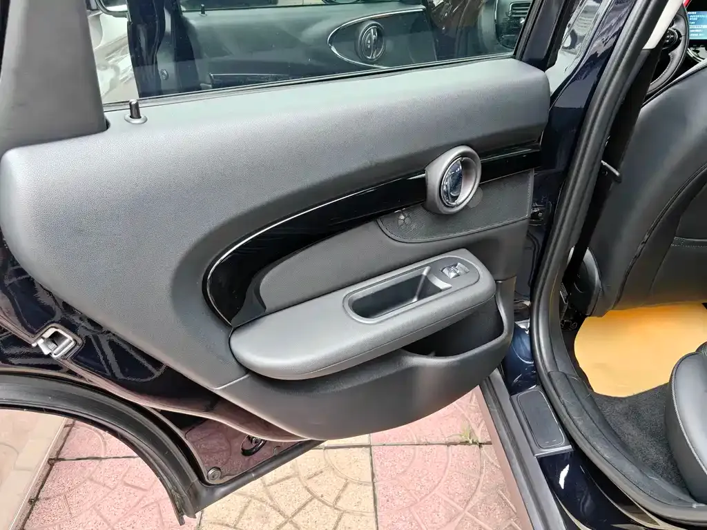 MINI Clubman — фото 2