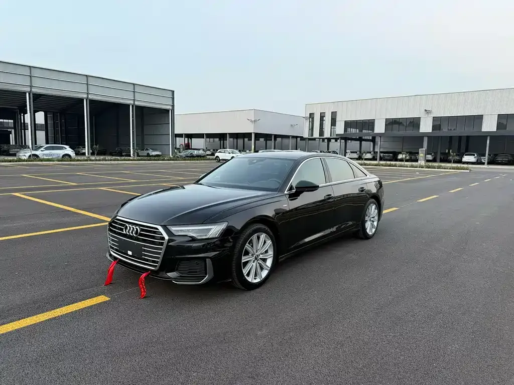 Audi A6L — фото 1