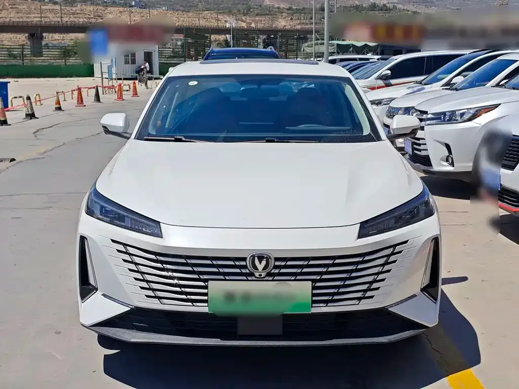 Changan Eado PHEV — фото 6