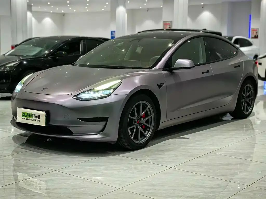 Tesla Model 3 — фото 1