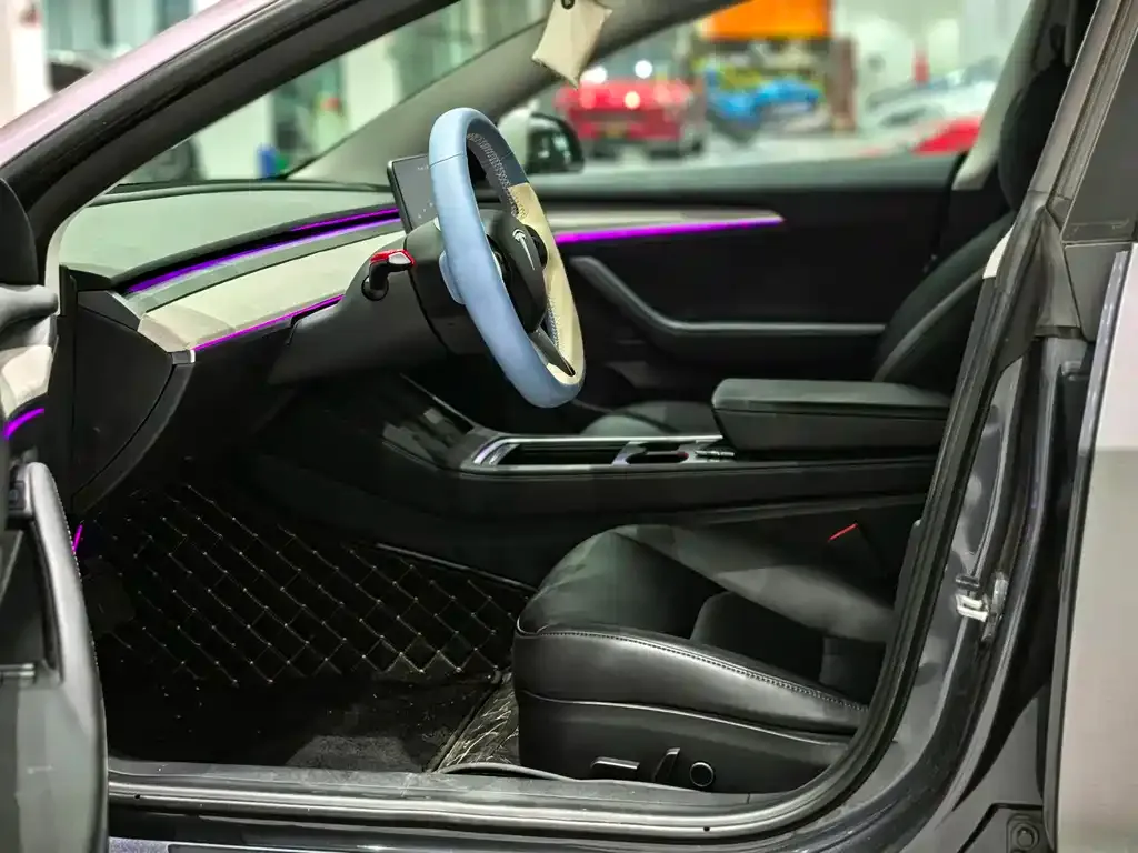 Tesla Model 3 — фото 10