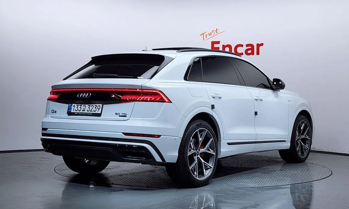 Audi Q8 — фото 9