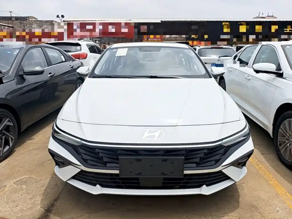 Hyundai Elantra — фото 3