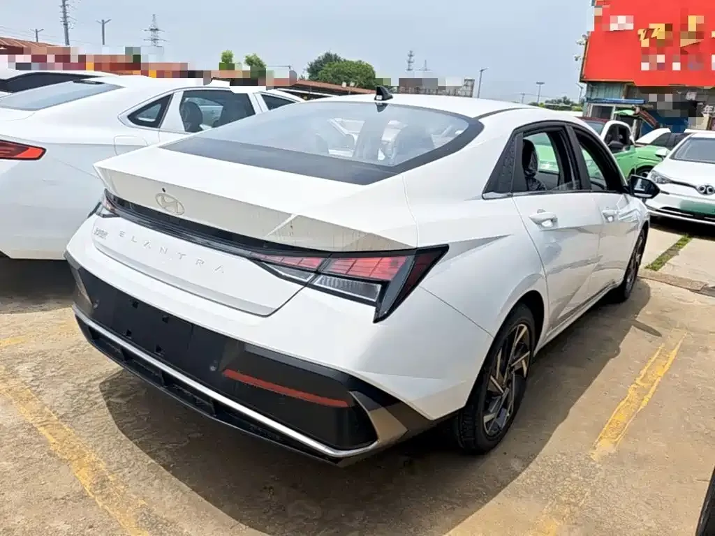 Hyundai Elantra — фото 4