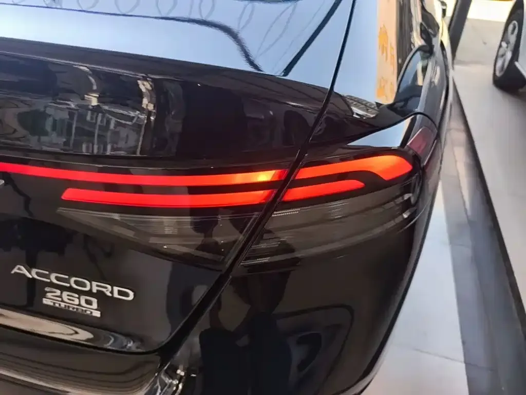 Honda Accord — фото 6