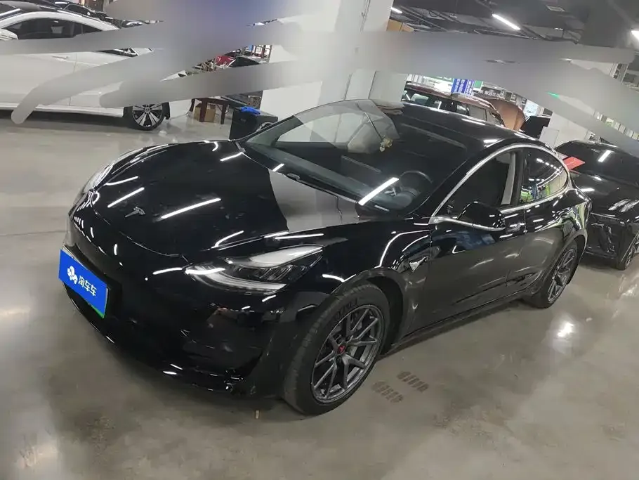 Tesla Model 3 — фото 1