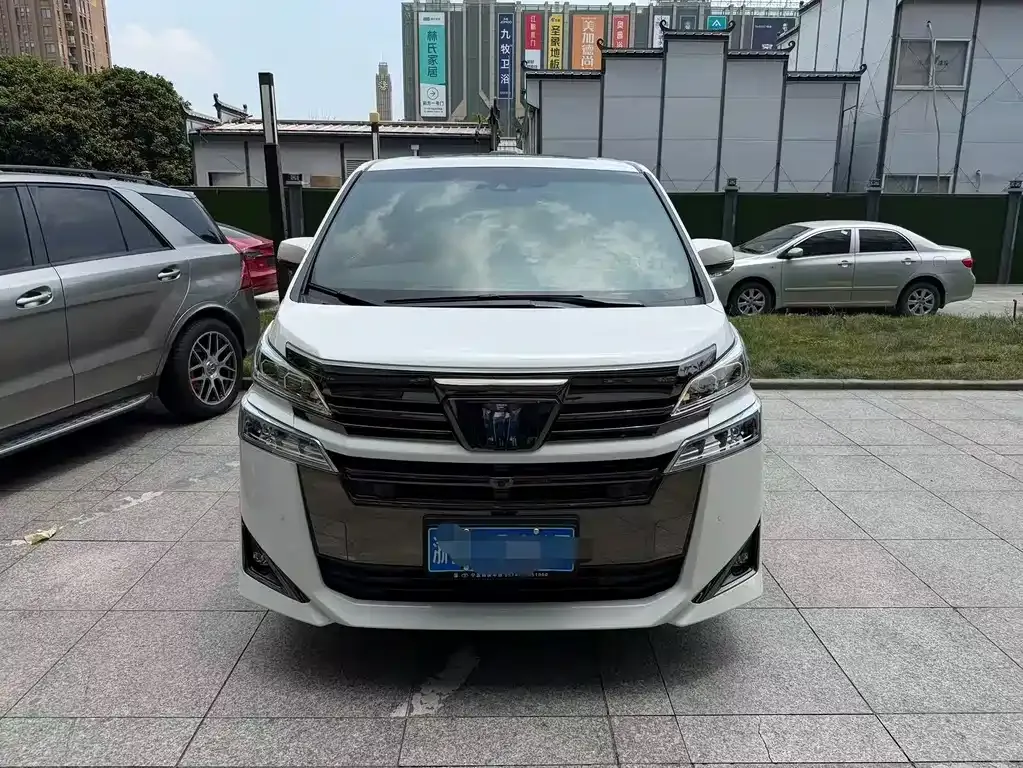 Toyota Vellfire — фото 5