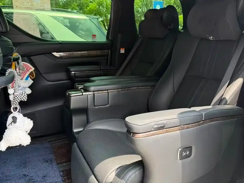 Toyota Vellfire — фото 4