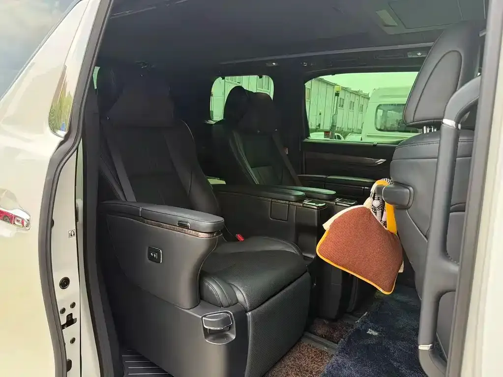 Toyota Vellfire — фото 2