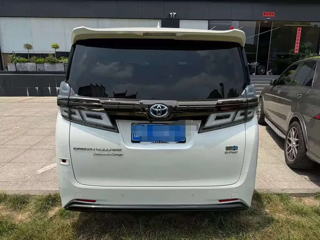 Toyota Vellfire — фото 6