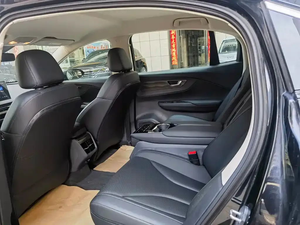 Hongqi E-QM5 — фото 2
