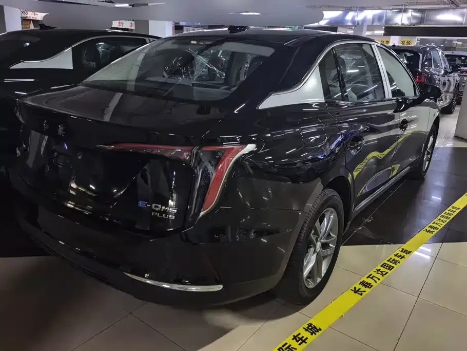Hongqi E-QM5 — фото 10