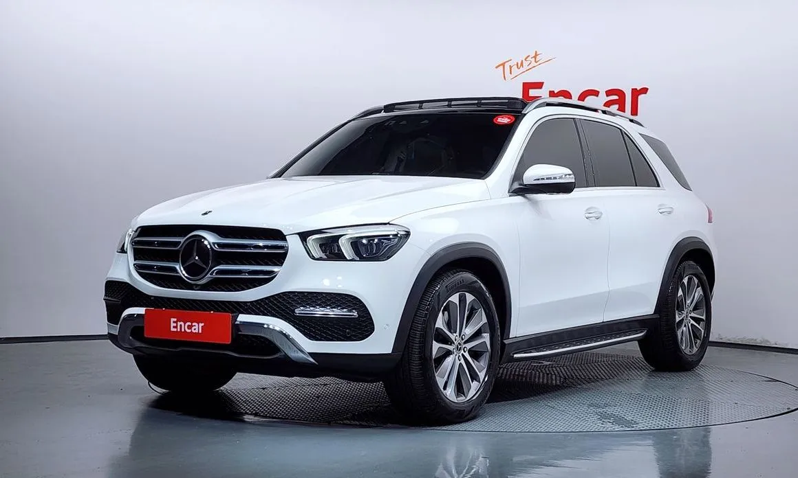 Mercedes-Benz GLE-Class GLE300d 4MATIC 1