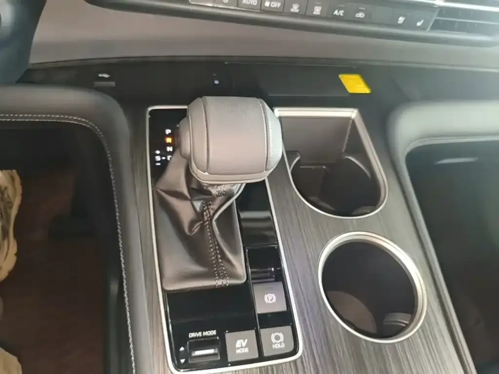 Toyota Sienna — фото 4