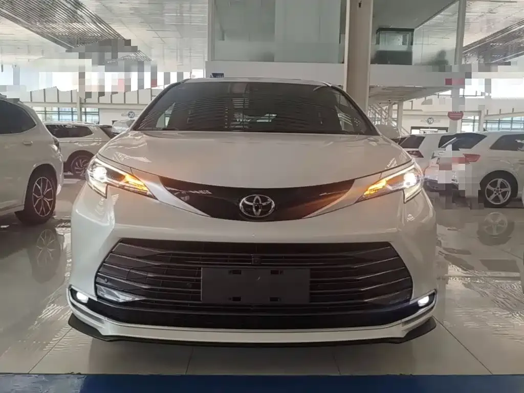 Toyota Sienna — фото 10
