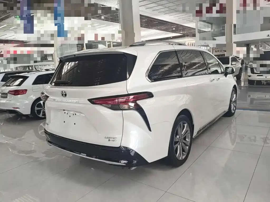 Toyota Sienna — фото 8
