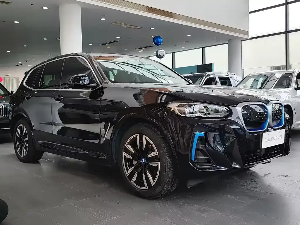 BMW iX3 — фото 10