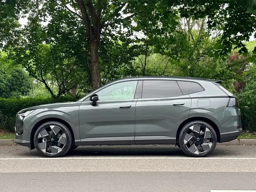 Volvo XC70 Plug-in Hybrid — фото 10