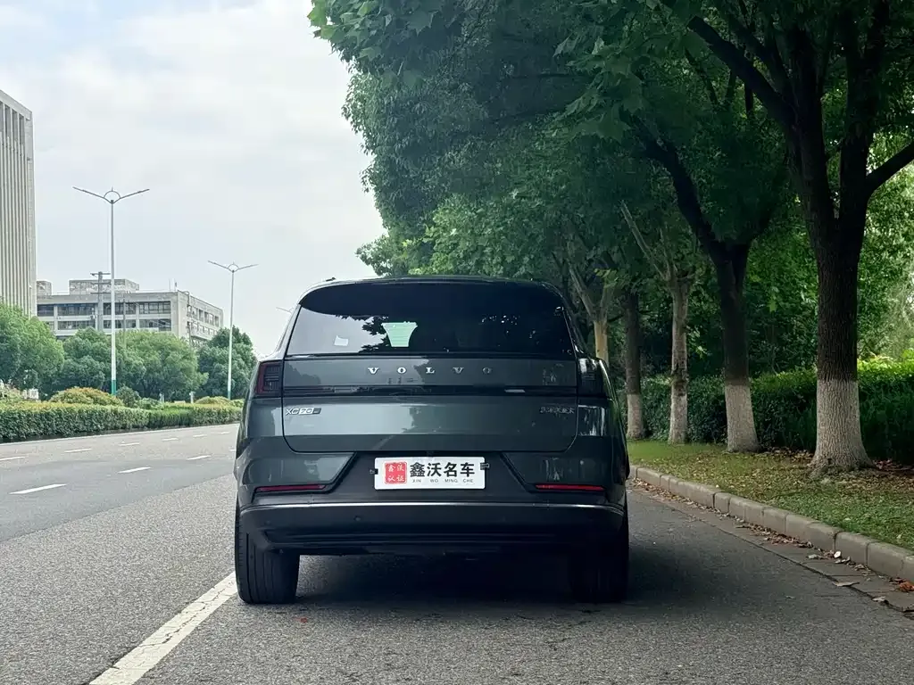 Volvo XC70 Plug-in Hybrid — фото 7