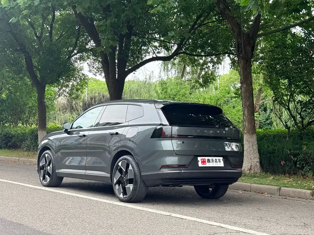 Volvo XC70 Plug-in Hybrid — фото 9