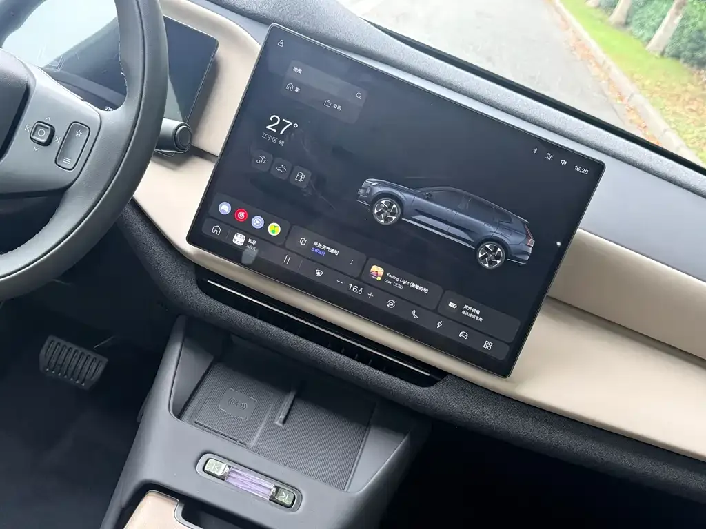 Volvo XC70 Plug-in Hybrid — фото 4