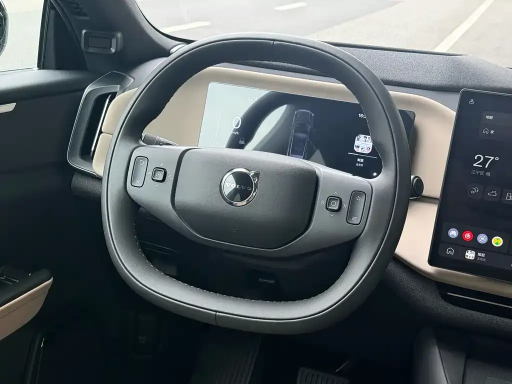 Volvo XC70 Plug-in Hybrid — фото 3