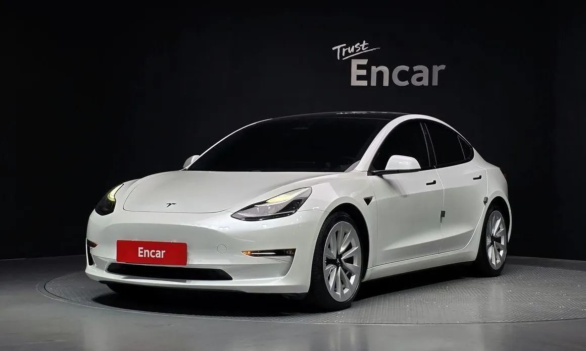 Tesla Model 3 — фото 1