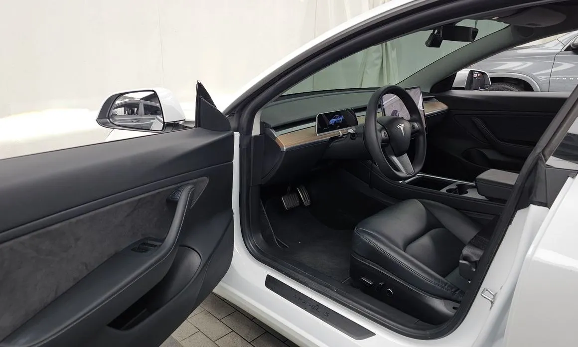 Tesla Model 3 — фото 10