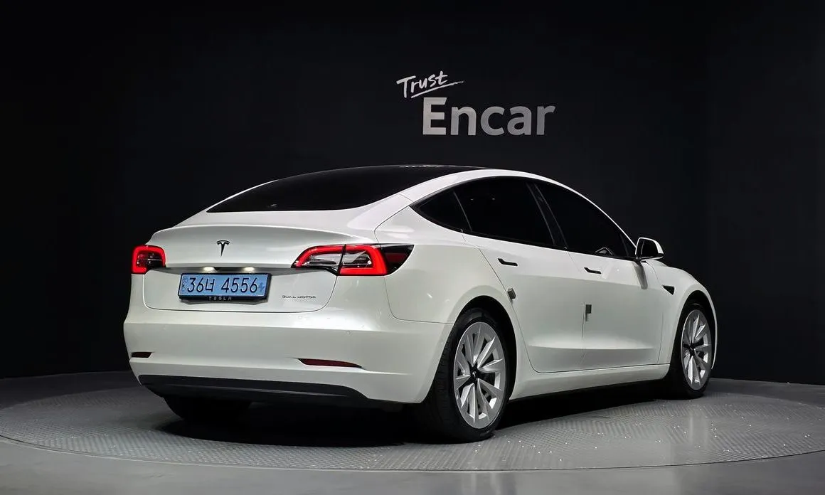 Tesla Model 3 — фото 2