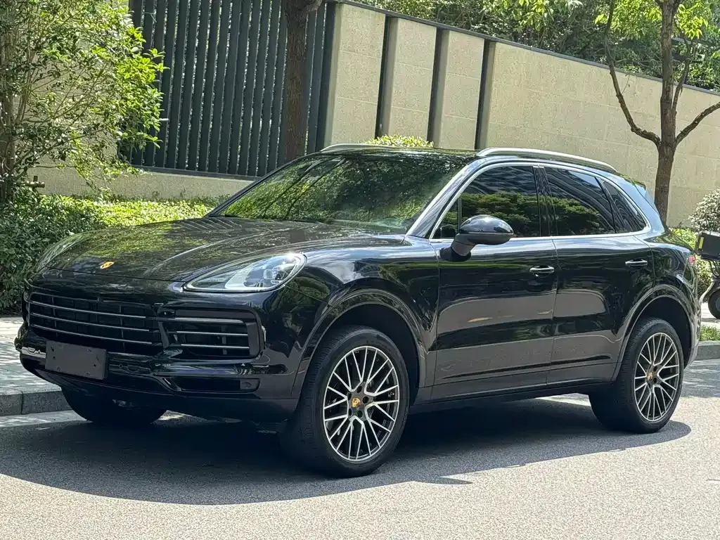 Porsche Cayenne — фото 1