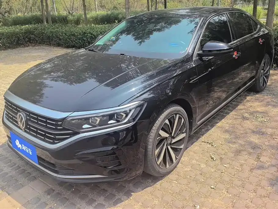 Volkswagen Passat — фото 1
