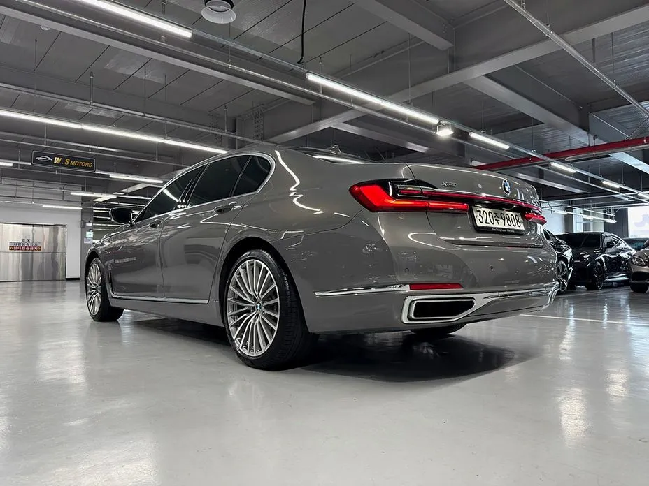 BMW 7-Series — фото 10