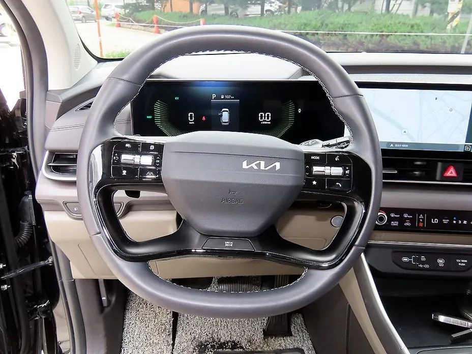 Kia Carnival — фото 9