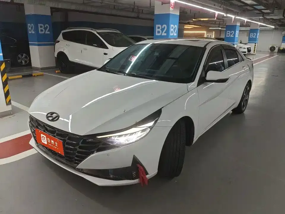 Hyundai Elantra — фото 1