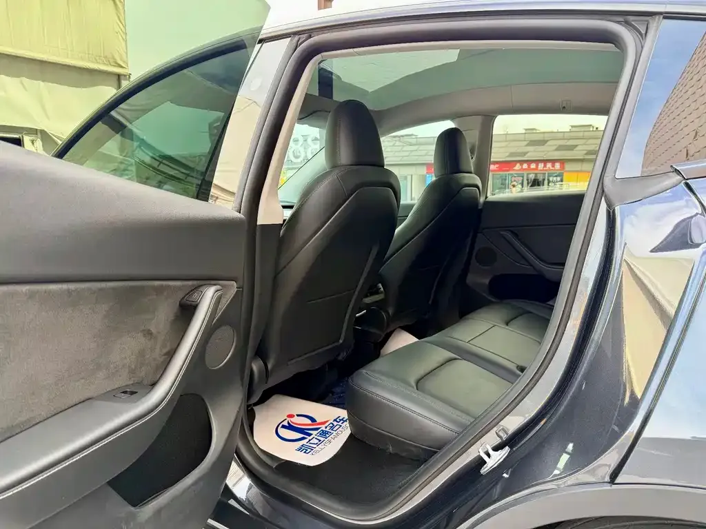 Tesla Model Y — фото 9